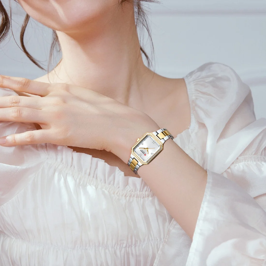 CURREN Blanche Elegant Rhinestone Women's Watch | Stainless Steel Strap